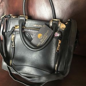 New with Tags, Big Budda shoulder/crossbody bag. Comes with a matching pouch!